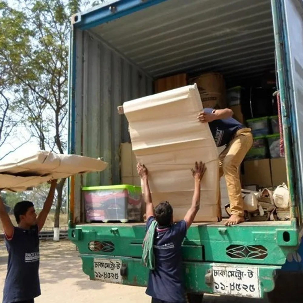 TrucGOs closed container truck loading securely in Kazhakkoottam