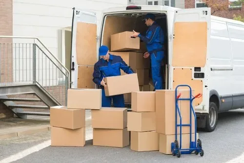 TrucGOs-moving-truck-carefully-packing-and-moving-residential-lanes-near-Murinjapalam-in-Pattom